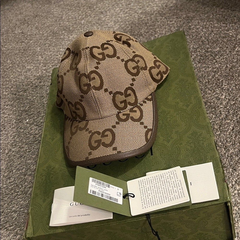 Authentic Gucci hat. Small